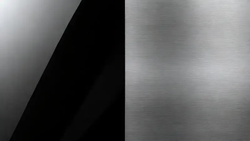 Ilustração conceitual da diferença visual e textural entre as superfícies de vidro liso e aço inoxidável escovado.